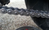 La manutenzione della catena della moto